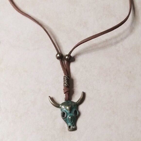 NEW! Rustic Bronze Cow or Bull Head Skull Pendant w. Adjustable Faux Suede Cord - Picture 2 of 8